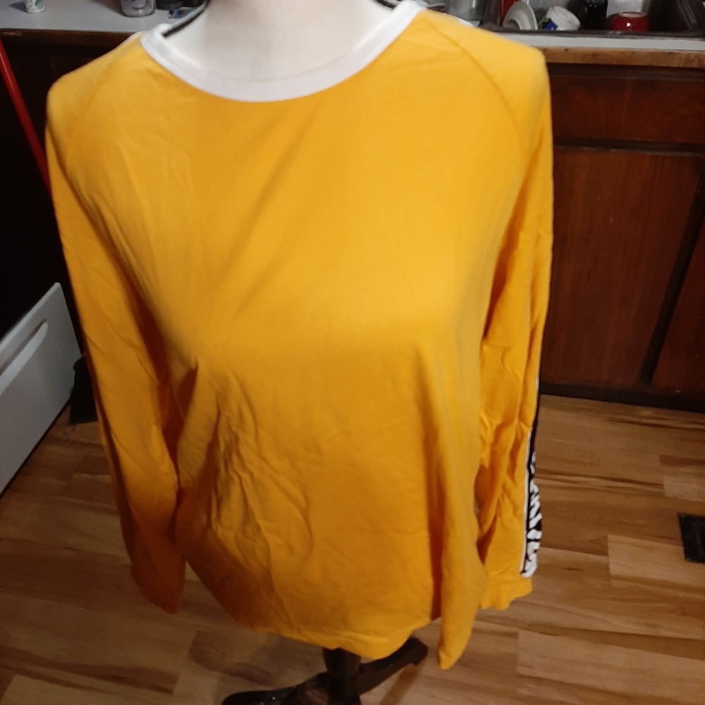 5/2021 vs pink campus tee